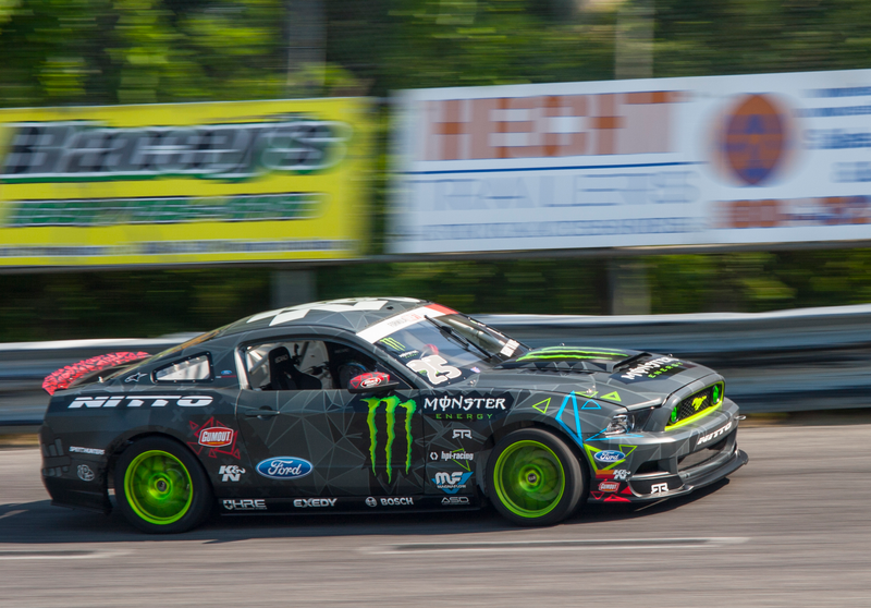 Illustration for article titled The Violent Calm Of An 850 Horsepower Mustang Drift Car